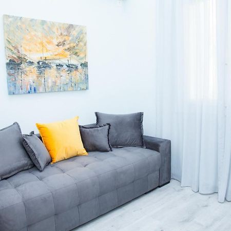 Sunny And Minimal Apt In Glyfada With 3 Bdrm Athen Eksteriør billede