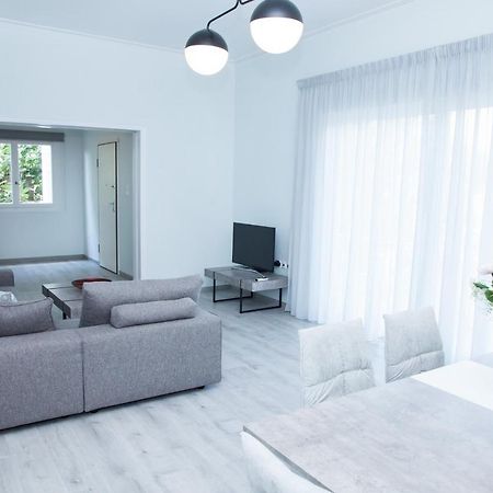 Sunny And Minimal Apt In Glyfada With 3 Bdrm Athen Eksteriør billede