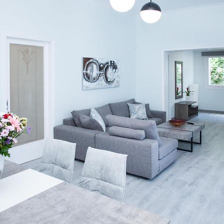 Sunny And Minimal Apt In Glyfada With 3 Bdrm Athen Eksteriør billede