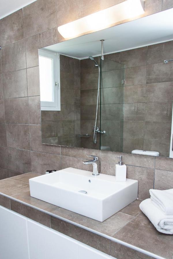 Sunny And Minimal Apt In Glyfada With 3 Bdrm Athen Eksteriør billede