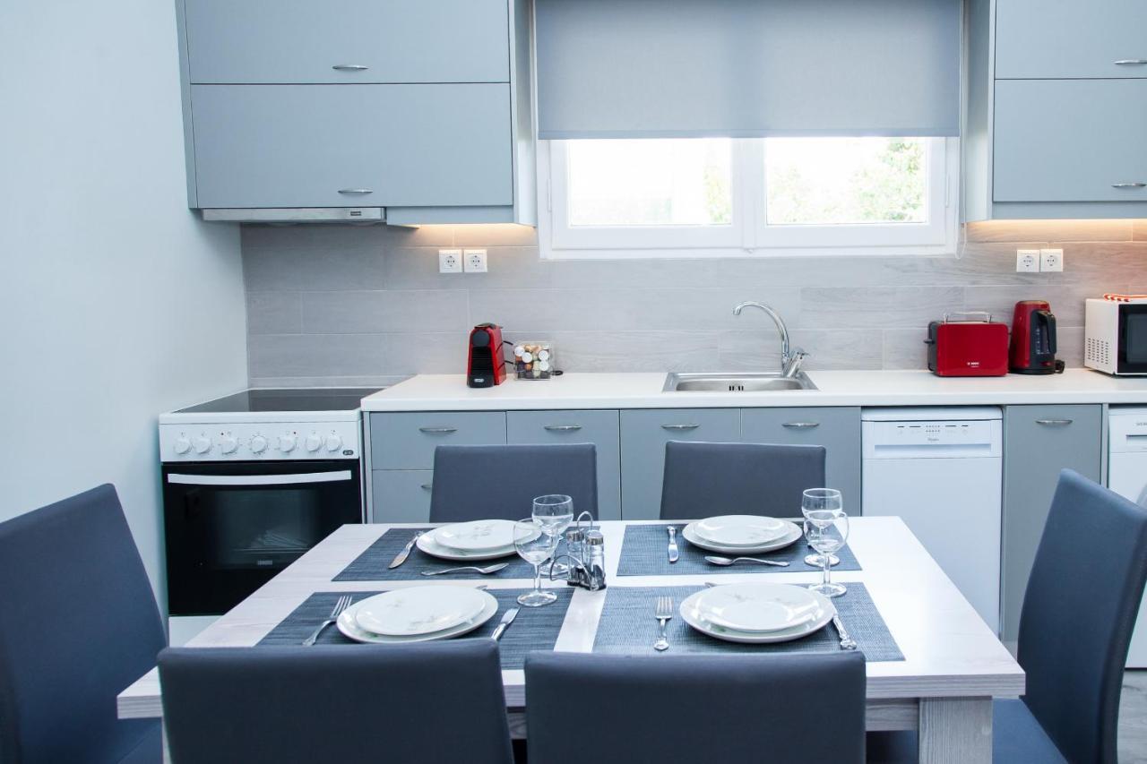 Sunny And Minimal Apt In Glyfada With 3 Bdrm Athen Eksteriør billede