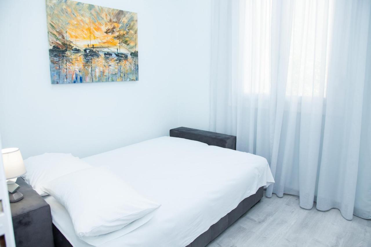 Sunny And Minimal Apt In Glyfada With 3 Bdrm Athen Eksteriør billede
