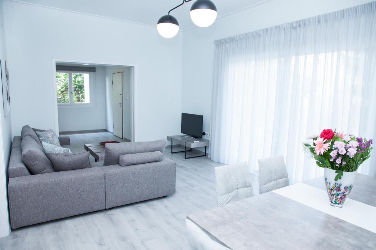 Sunny And Minimal Apt In Glyfada With 3 Bdrm Athen Eksteriør billede
