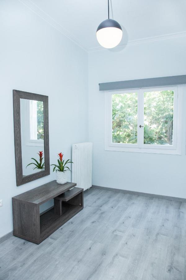 Sunny And Minimal Apt In Glyfada With 3 Bdrm Athen Eksteriør billede