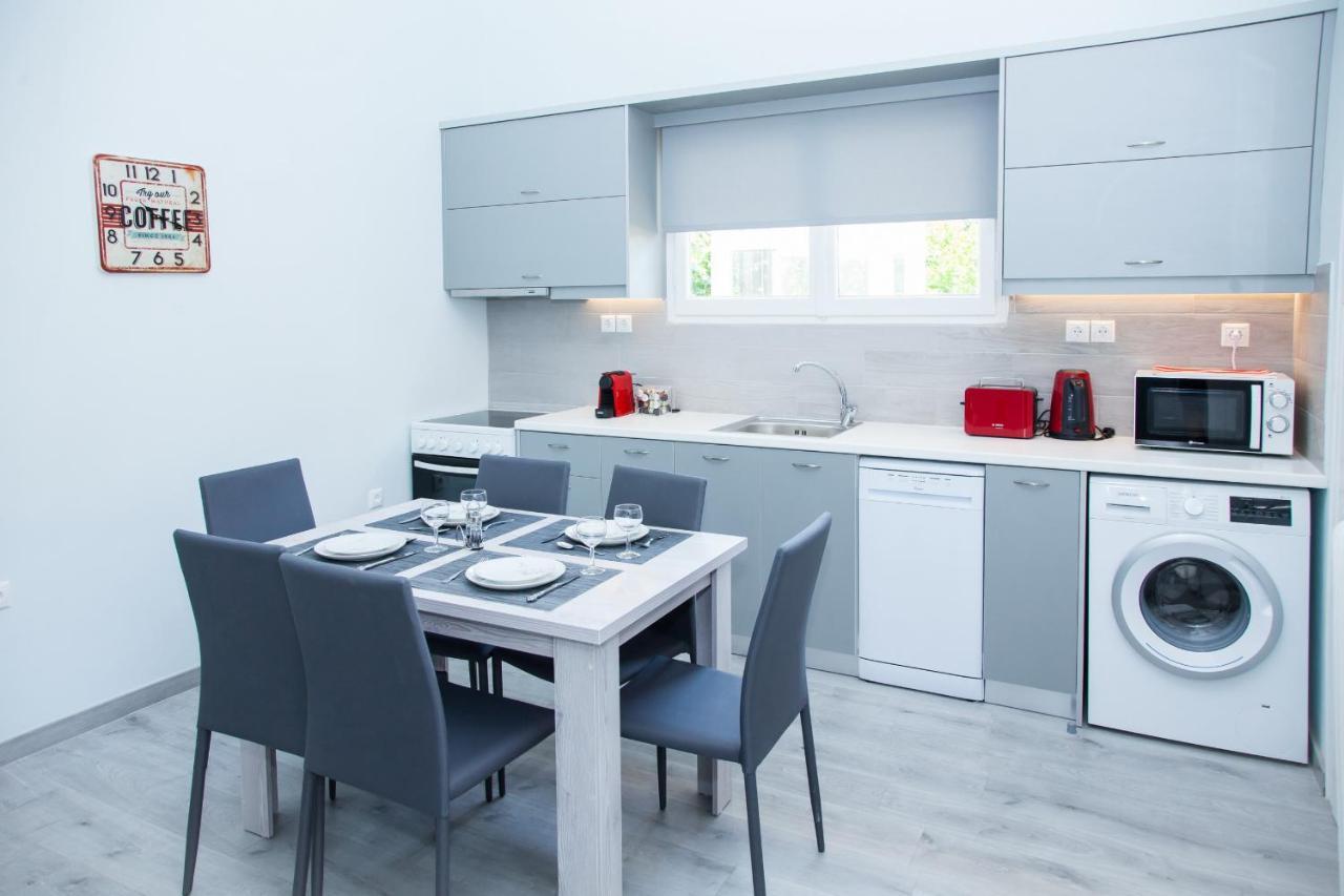 Sunny And Minimal Apt In Glyfada With 3 Bdrm Athen Eksteriør billede