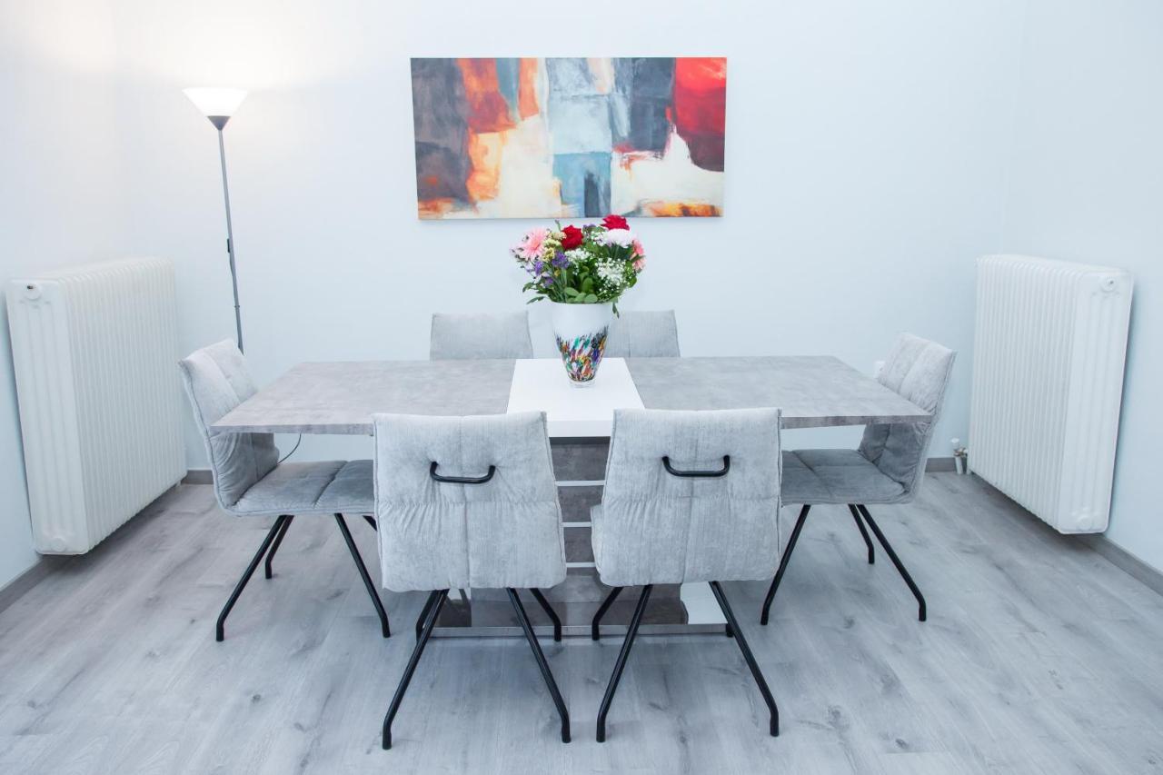 Sunny And Minimal Apt In Glyfada With 3 Bdrm Athen Eksteriør billede